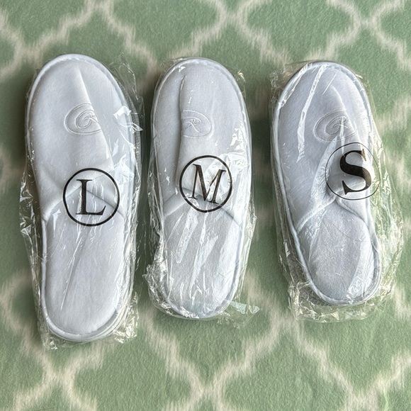 New Regent hotel White Slippers Set of 3 sizes - Picture 3 of 3